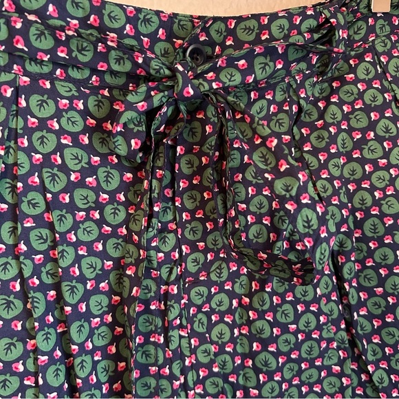 NWT, Gap Kelly Green, Navy, Pink and White 100% Cotton Floral Mini Skirt, Size 4 - Picture 2 of 7